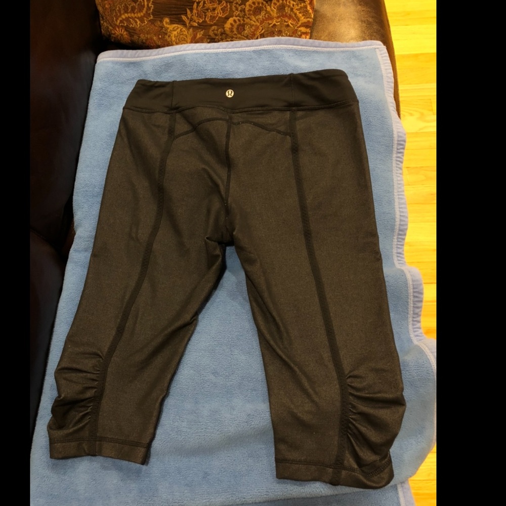 Lululemon Dignity Crop Blk Denim 10 LIKE NEW - Picture 5 of 9